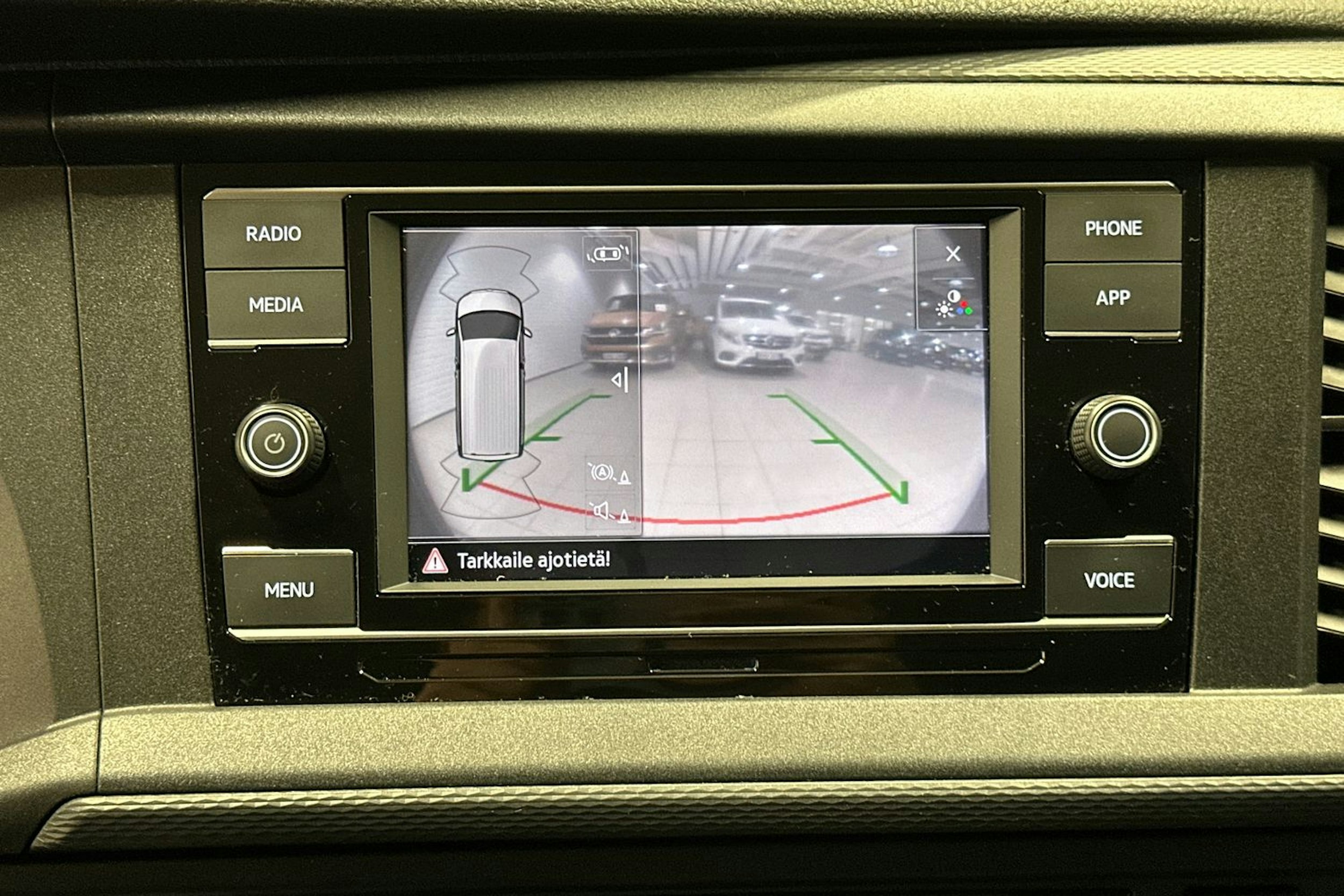 Punainen Volkswagen TRANSPORTER 2024 kuva 16.