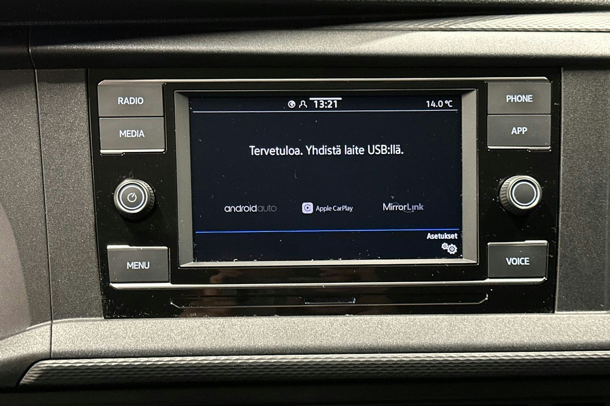 Punainen Volkswagen TRANSPORTER 2024 kuva 17.