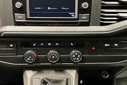 Punainen Volkswagen TRANSPORTER 2024 kuva 18.