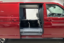 Punainen Volkswagen TRANSPORTER 2024 kuva 21.