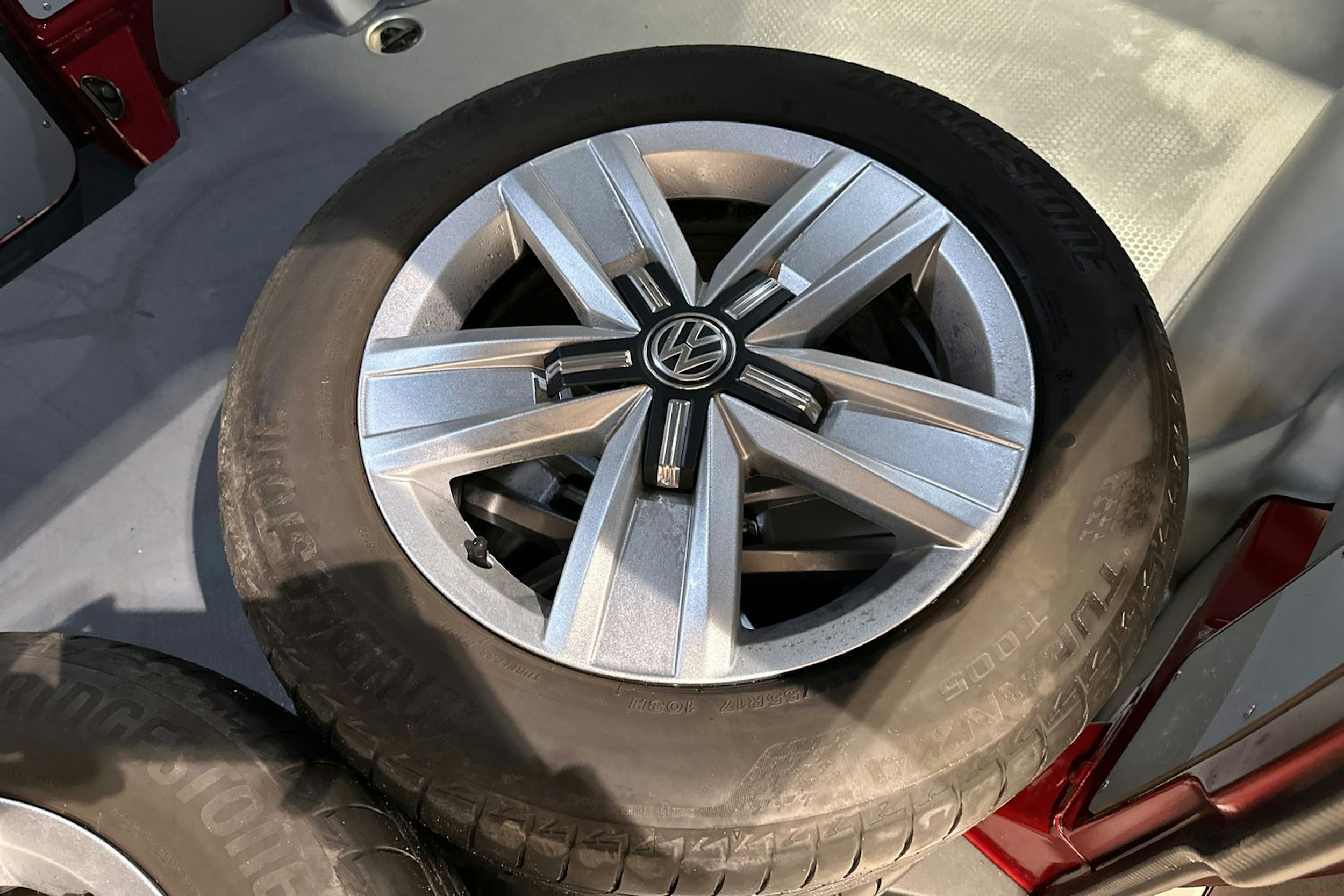 Punainen Volkswagen TRANSPORTER 2024 kuva 23.