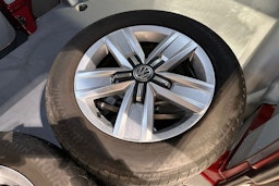 Punainen Volkswagen TRANSPORTER 2024 kuva 23.