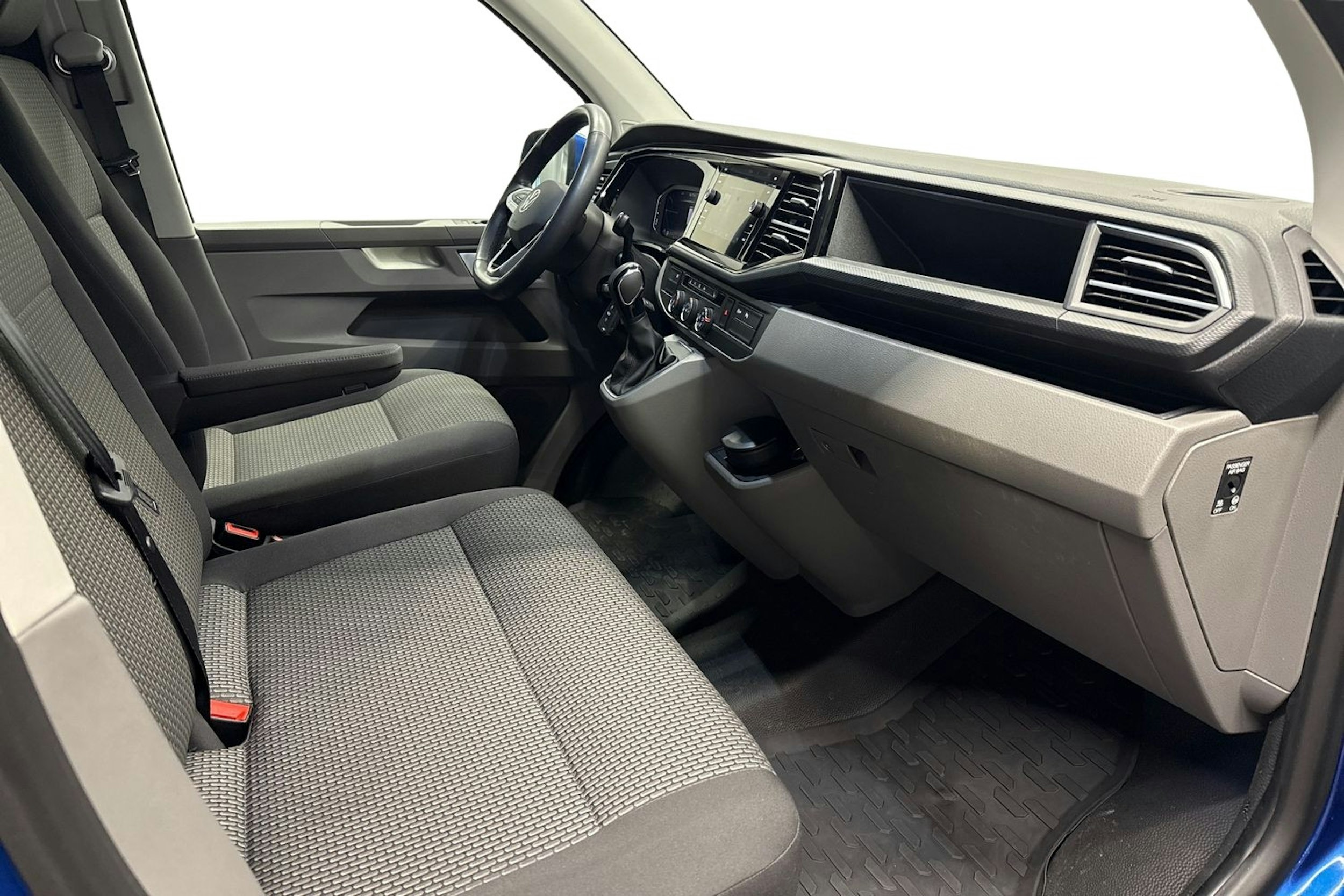 sininen Volkswagen Transporter 2024 kuva 8.