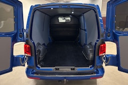sininen Volkswagen Transporter 2024 kuva 11.