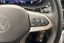 sininen Volkswagen Transporter 2024 kuva 17.