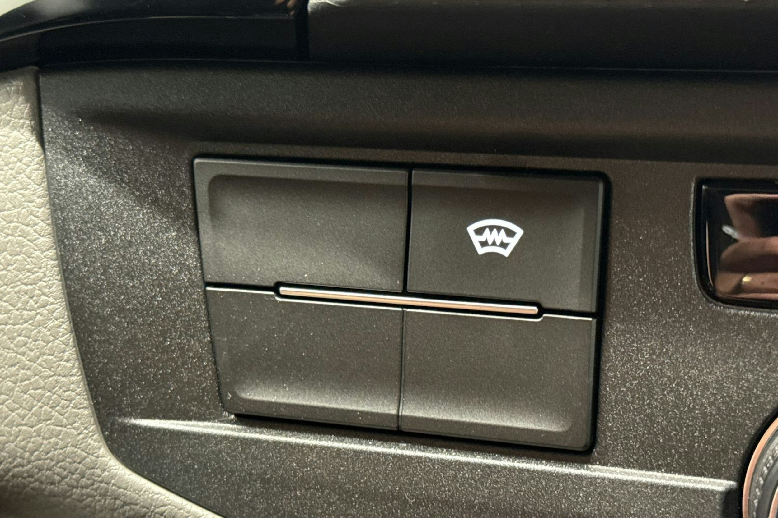 sininen Volkswagen Transporter 2024 kuva 20.