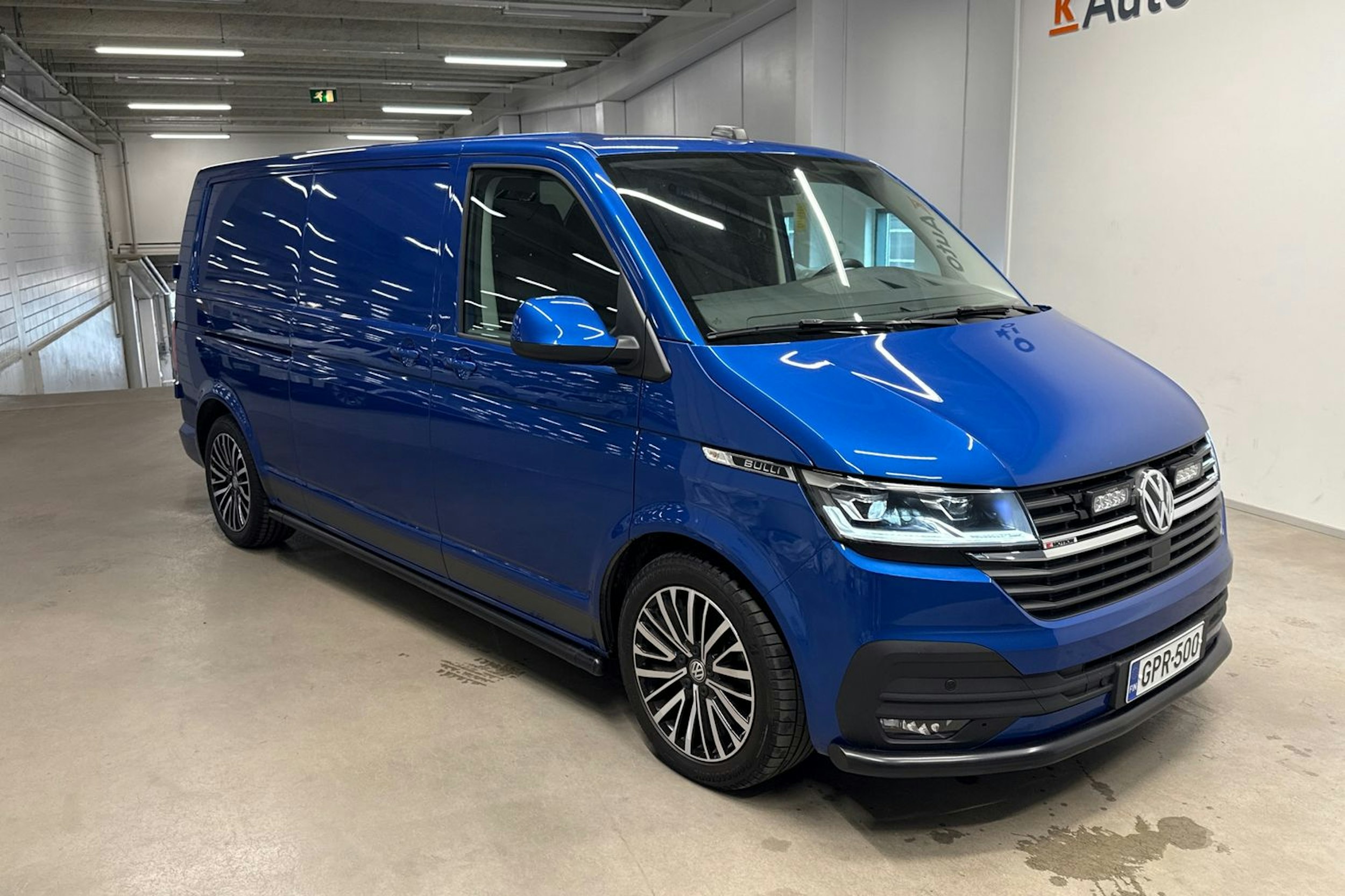 sininen Volkswagen Transporter 2024 kuva 31.