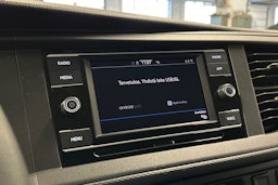 valkoinen Volkswagen Transporter 2024 kuva 15.