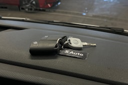 valkoinen Volkswagen Transporter 2024 kuva 21.