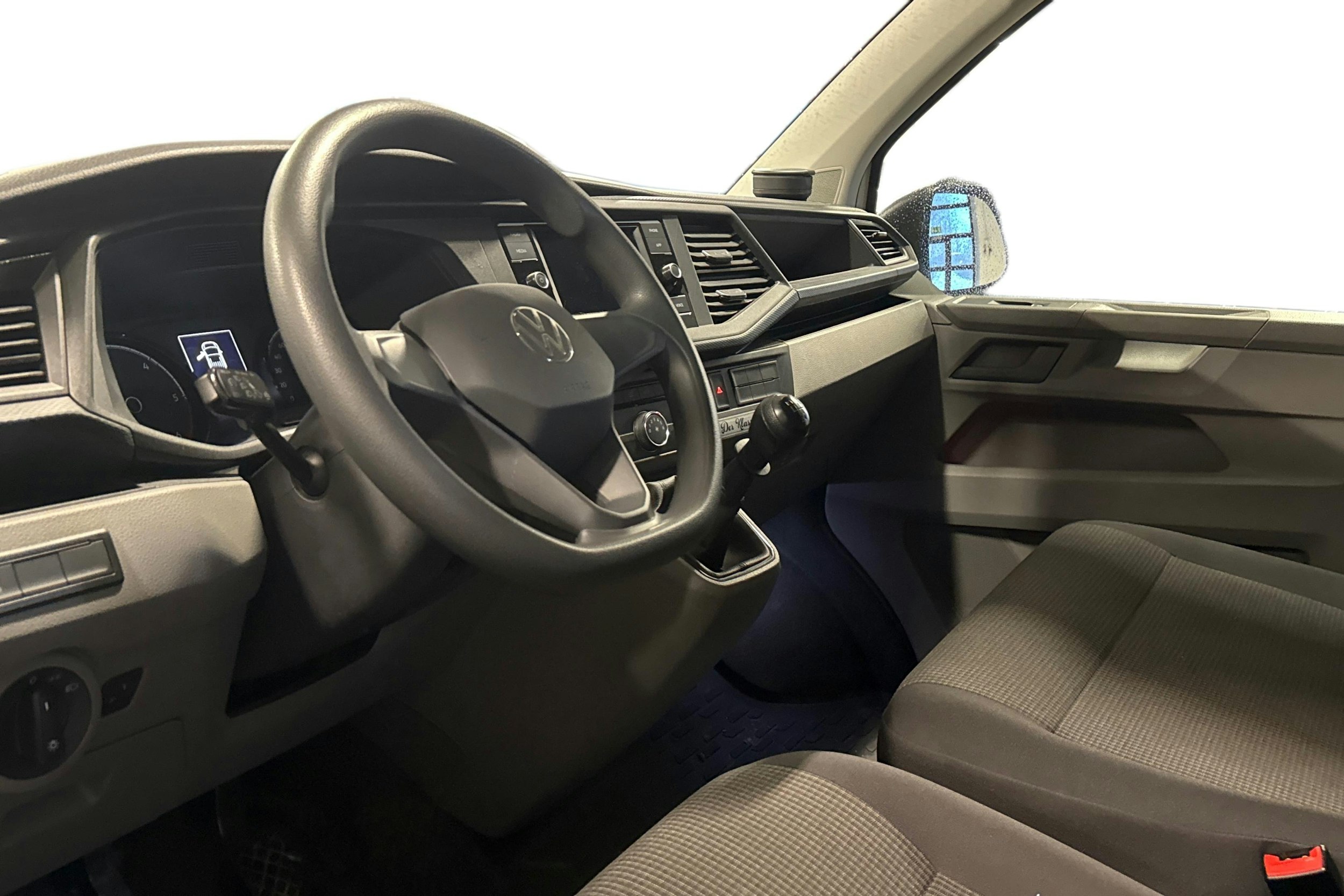 valkoinen Volkswagen Transporter 2024 kuva 3.