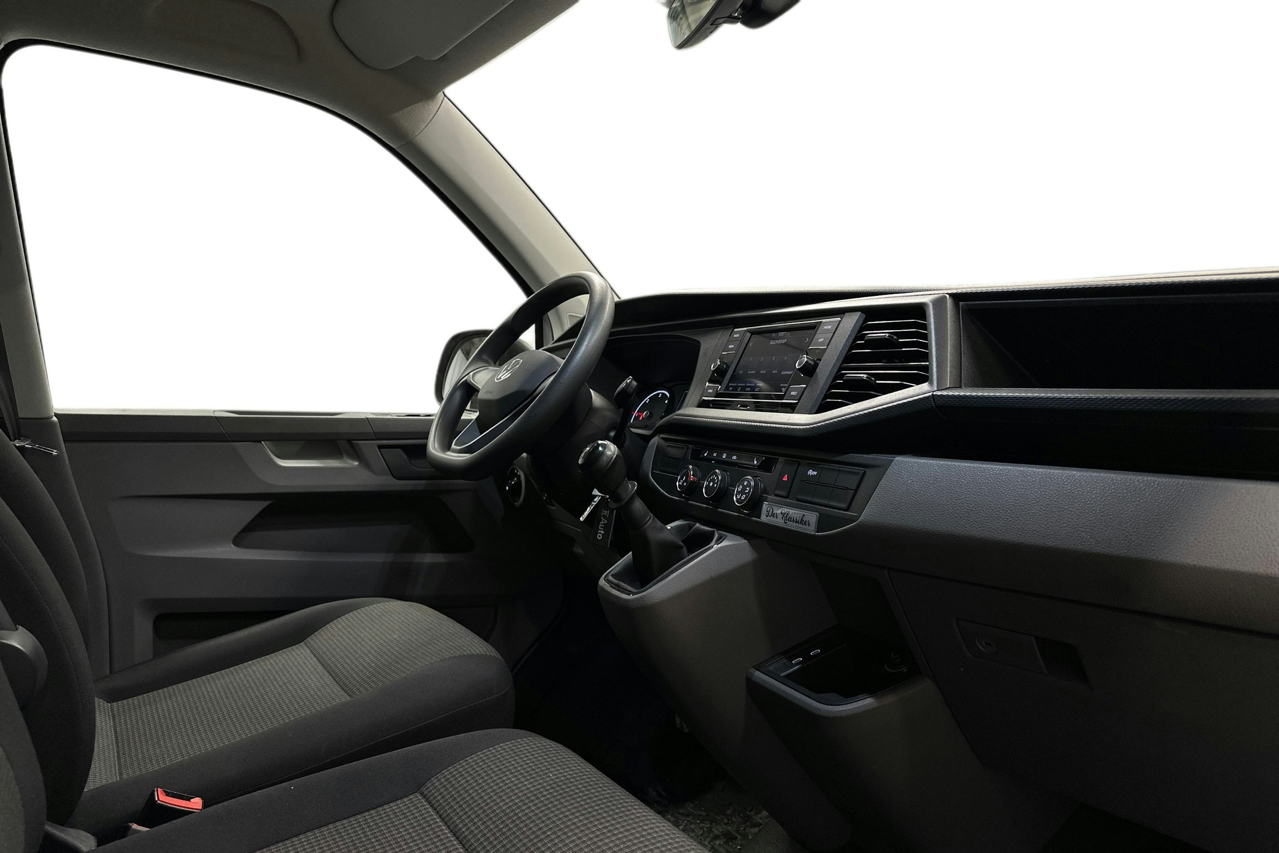 valkoinen Volkswagen Transporter 2024 kuva 9.