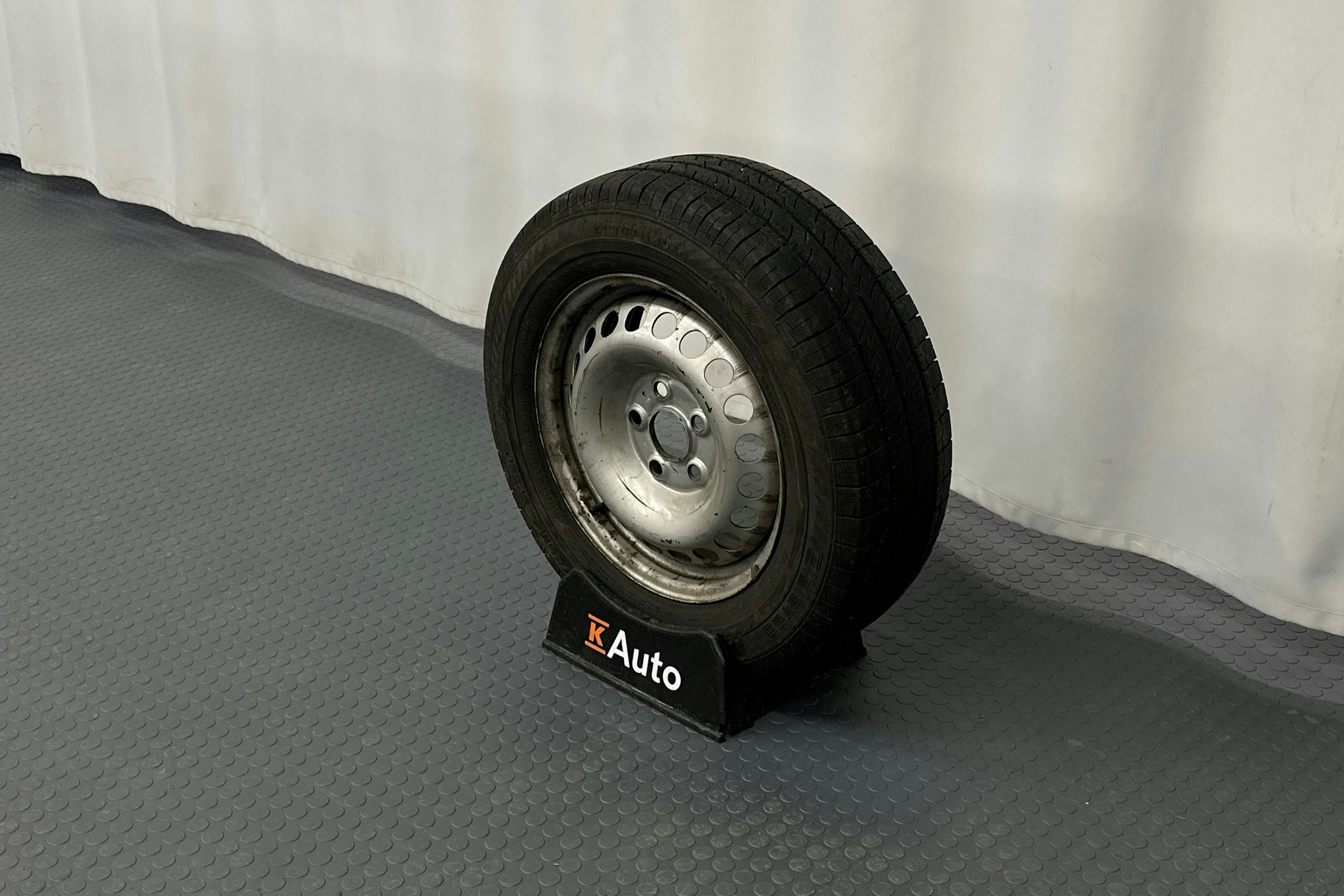 valkoinen Volkswagen Transporter 2024 kuva 13.