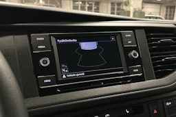 valkoinen Volkswagen Transporter 2024 kuva 16.