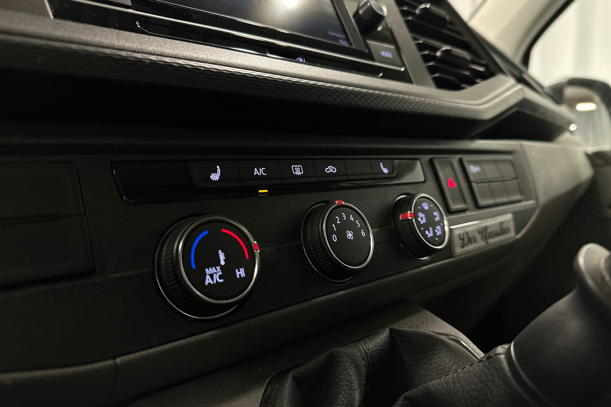 valkoinen Volkswagen Transporter 2024 kuva 17.