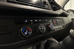 valkoinen Volkswagen Transporter 2024 kuva 17.