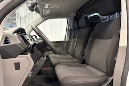 valkoinen Volkswagen Transporter 2024 kuva 17.