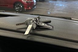 valkoinen Volkswagen Transporter 2024 kuva 20.