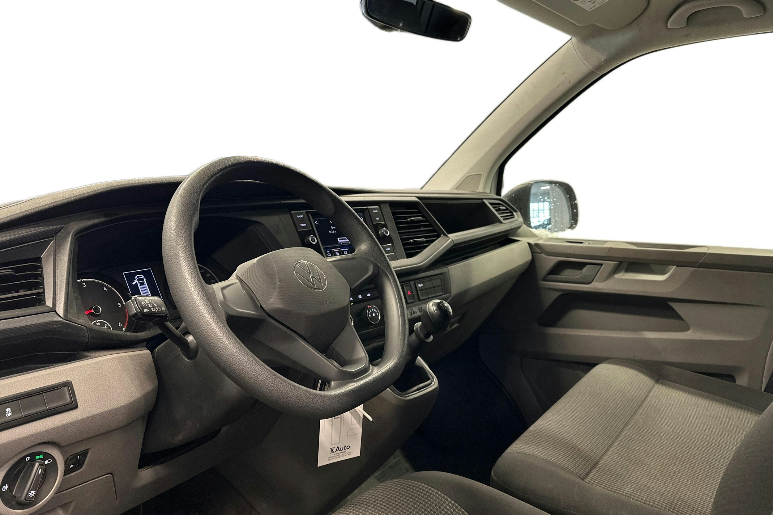 valkoinen Volkswagen Transporter 2024 kuva 3.