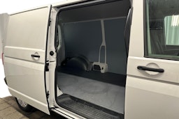 valkoinen Volkswagen Transporter 2024 kuva 11.