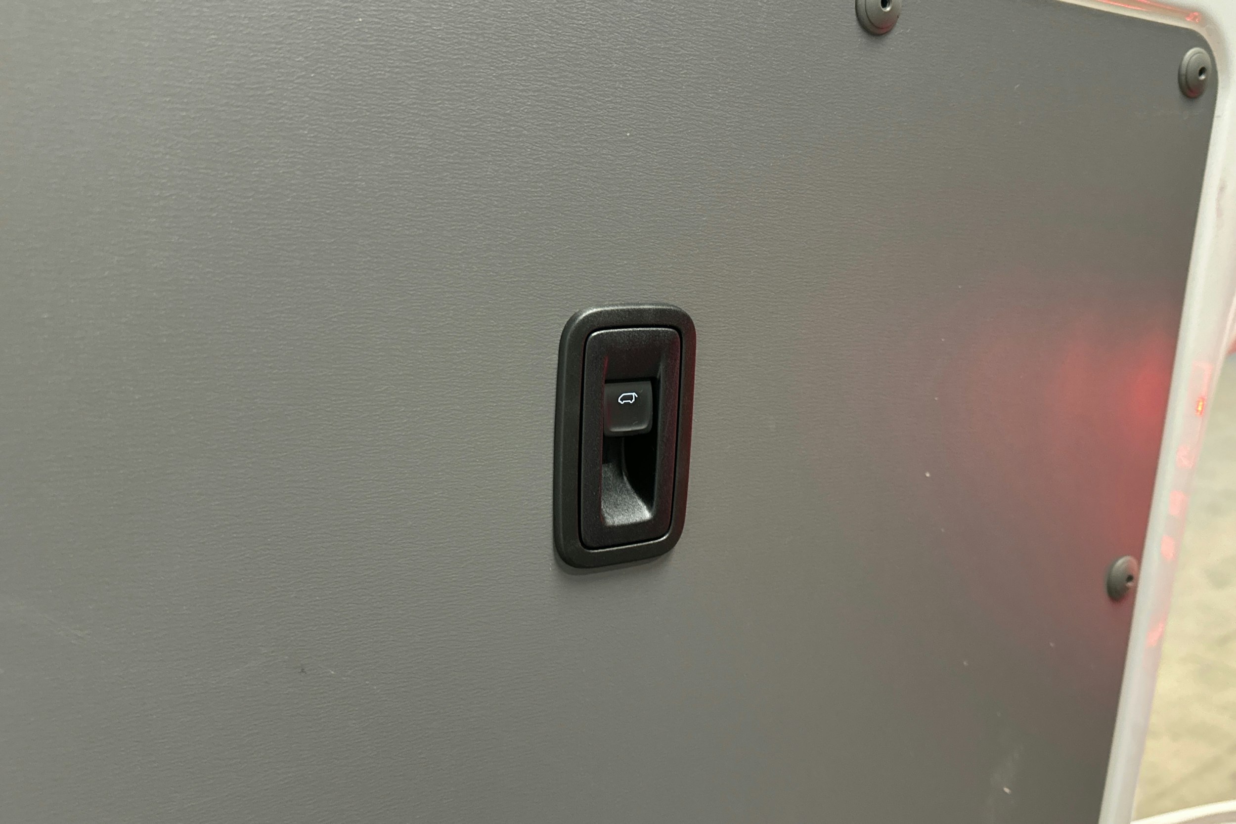 valkoinen Volkswagen Transporter 2024 kuva 16.