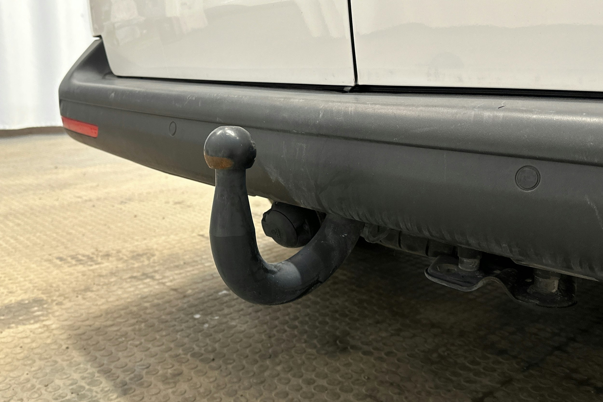 valkoinen Volkswagen Transporter 2024 kuva 17.