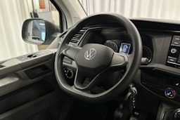 valkoinen Volkswagen Transporter 2024 kuva 18.