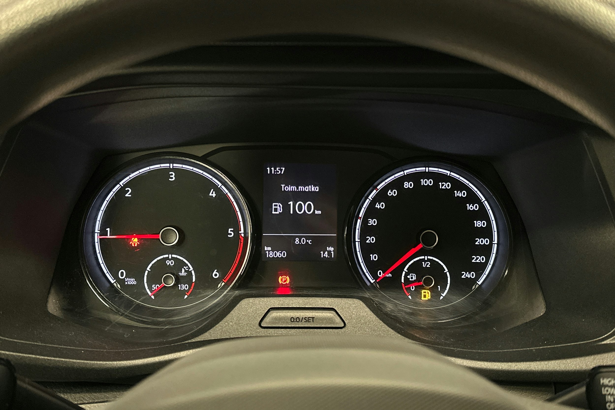 valkoinen Volkswagen Transporter 2024 kuva 20.