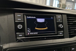 valkoinen Volkswagen Transporter 2024 kuva 24.