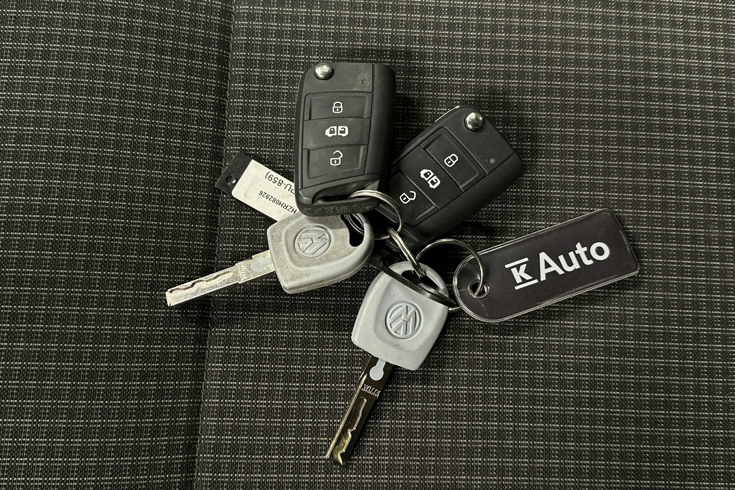 valkoinen Volkswagen Transporter 2024 kuva 27.