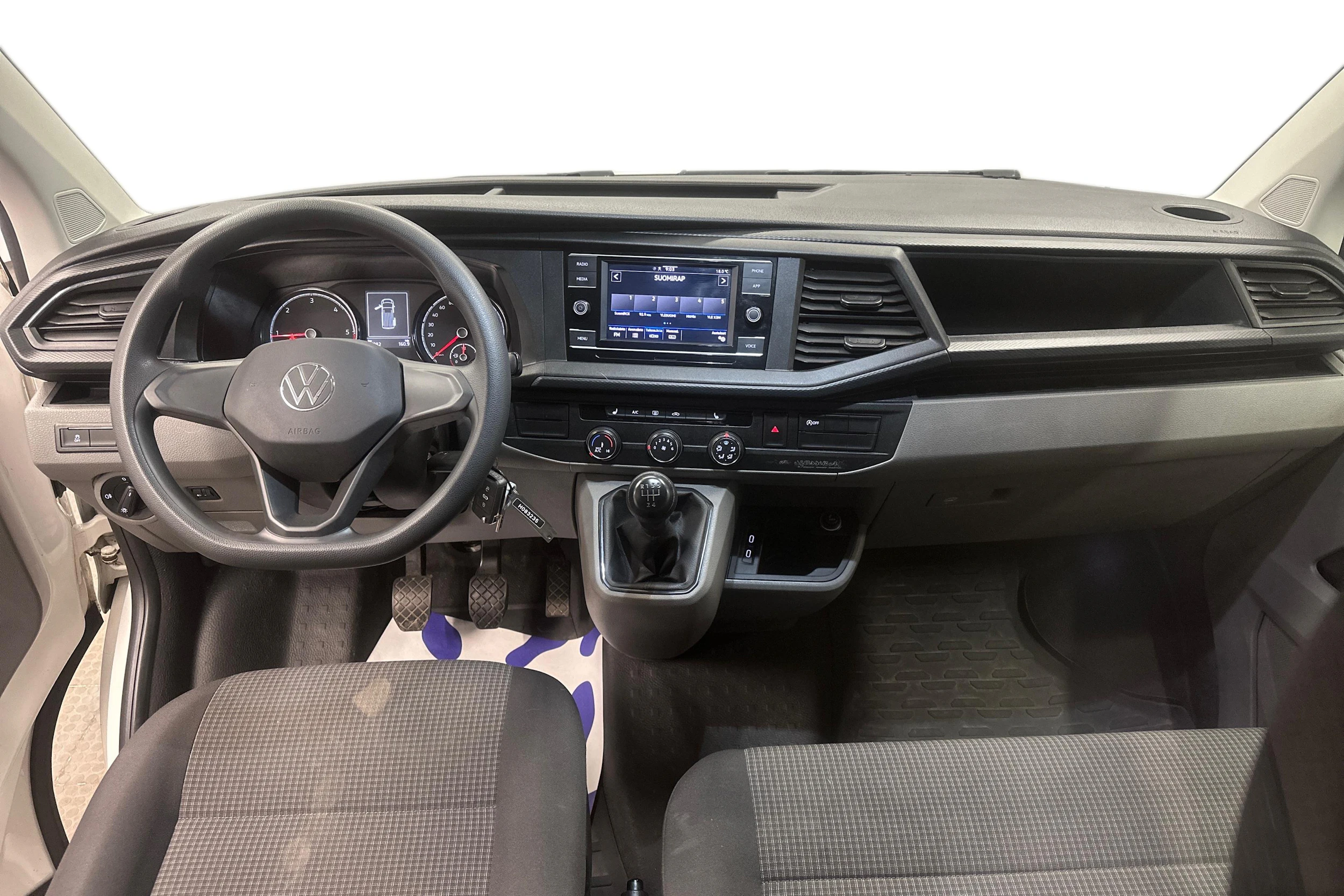 valkoinen Volkswagen Transporter 2024 kuva 7.
