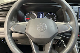 valkoinen Volkswagen Transporter 2024 kuva 11.