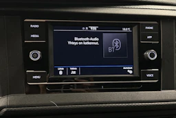 valkoinen Volkswagen Transporter 2024 kuva 19.