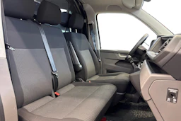 valkoinen Volkswagen Transporter 2024 kuva 9.