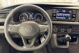 valkoinen Volkswagen Transporter 2024 kuva 10.
