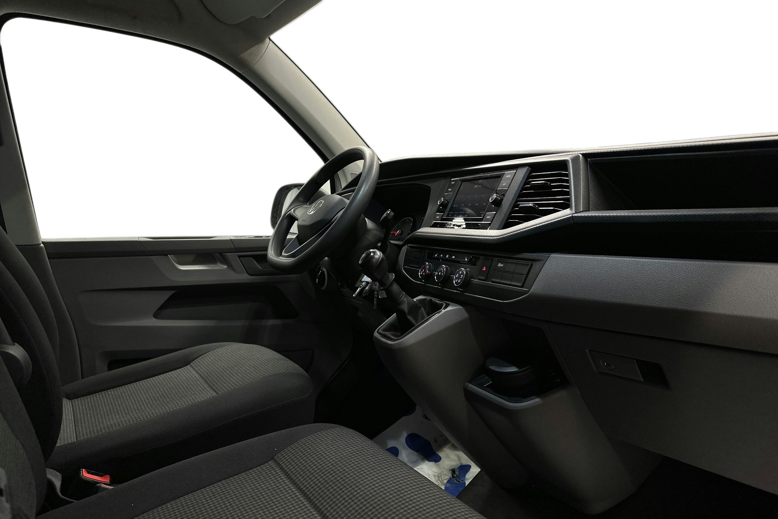 valkoinen Volkswagen Transporter 2024 kuva 9.