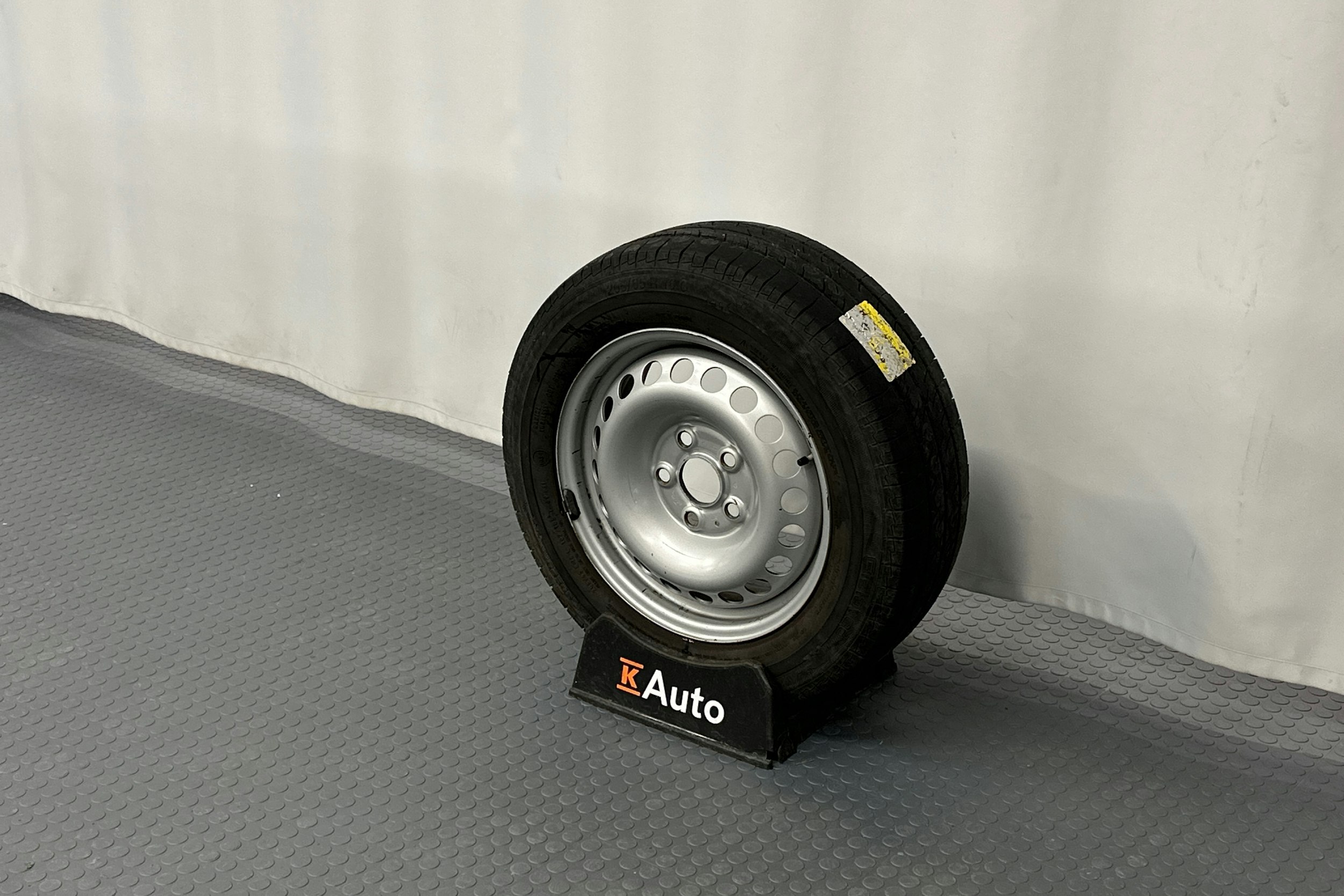 valkoinen Volkswagen Transporter 2024 kuva 13.