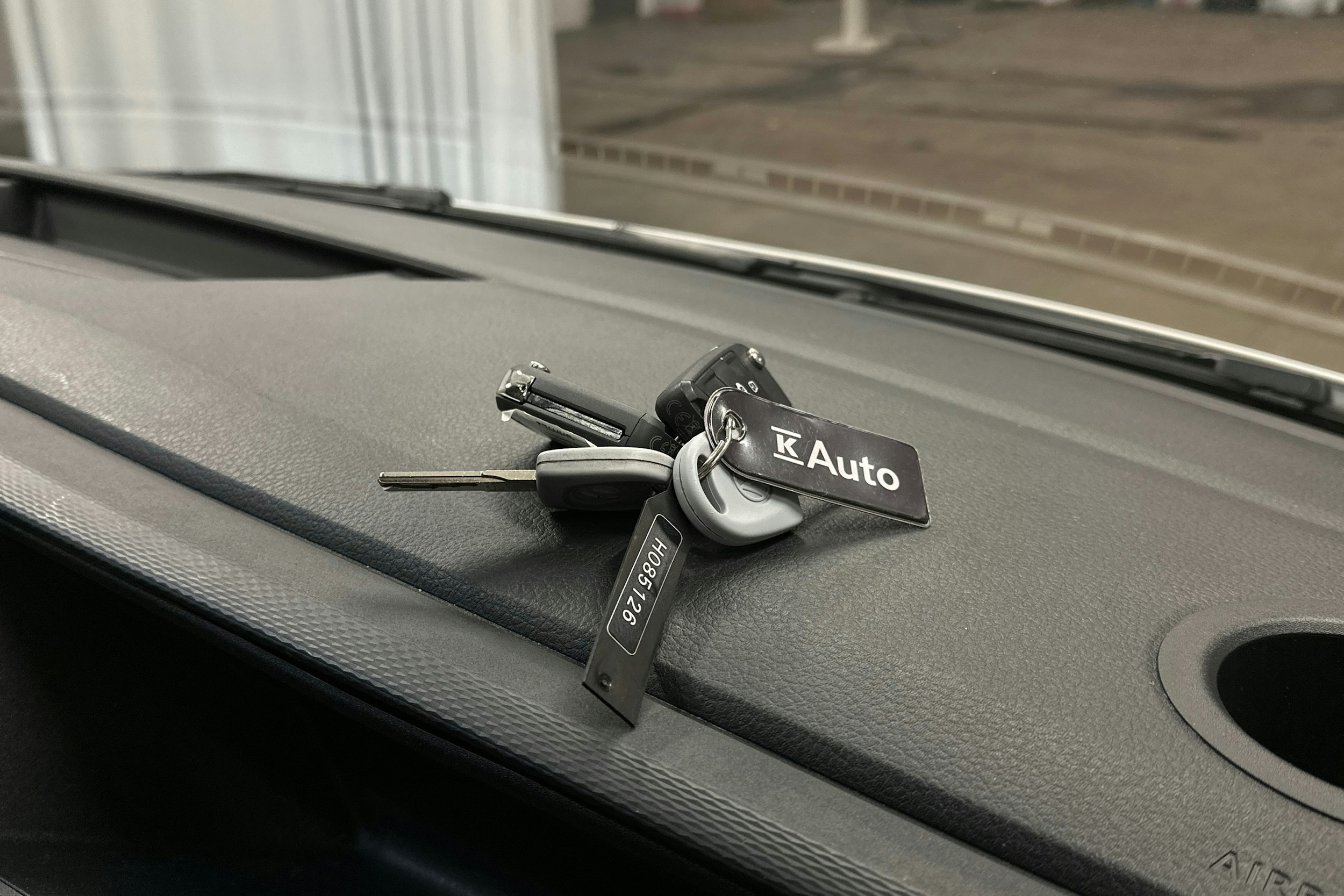 valkoinen Volkswagen Transporter 2024 kuva 21.