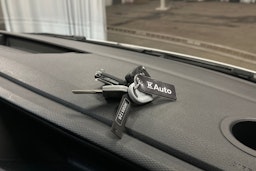 valkoinen Volkswagen Transporter 2024 kuva 21.