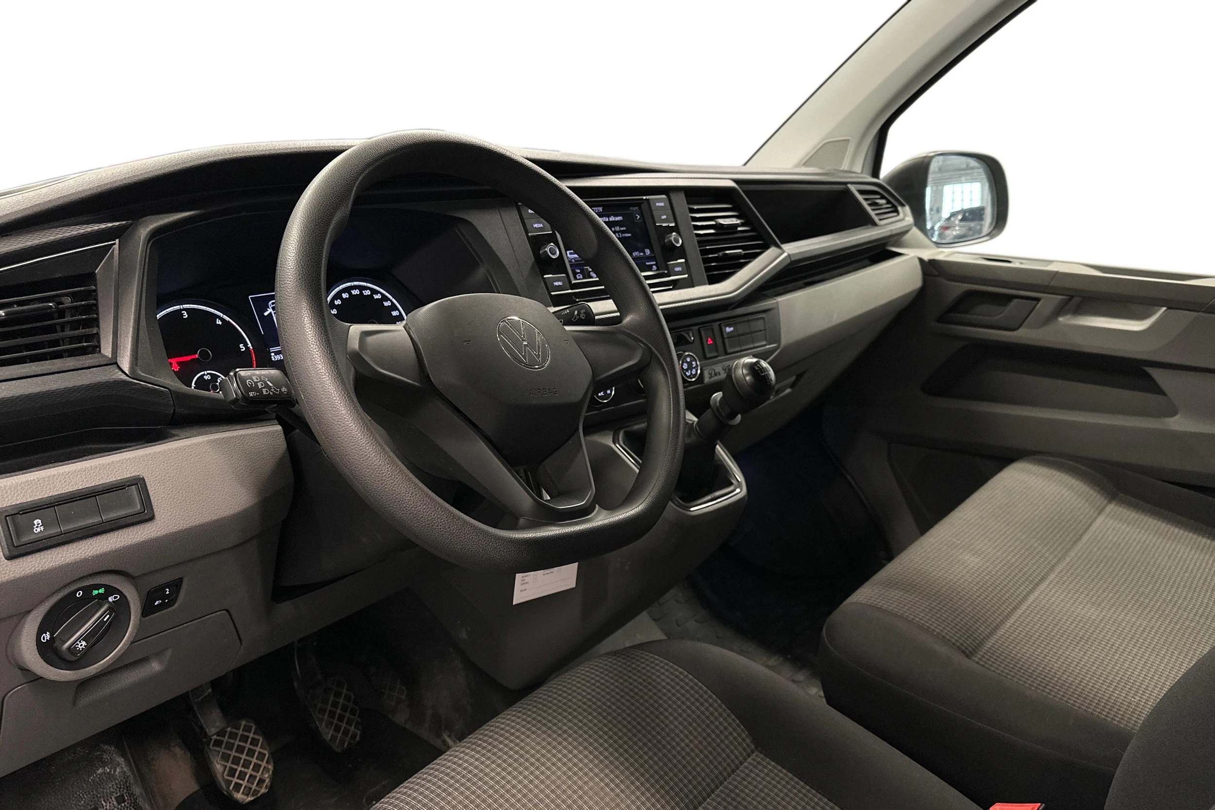 valkoinen Volkswagen Transporter 2024 kuva 3.