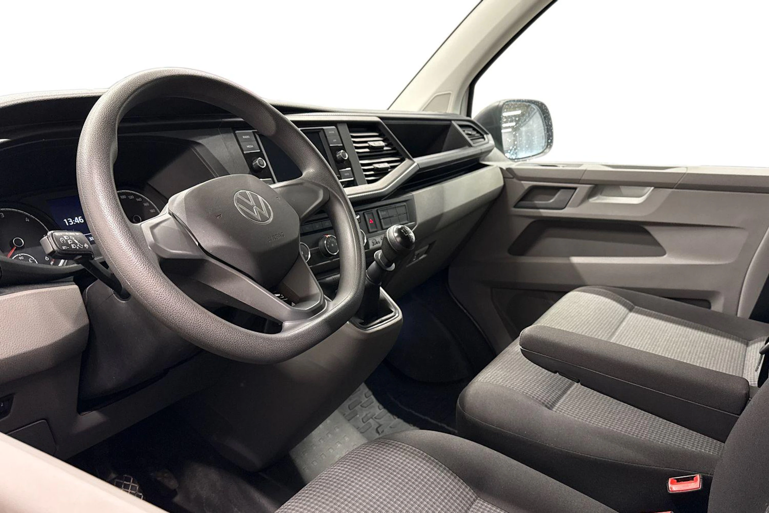 valkoinen Volkswagen Transporter 2024 kuva 8.