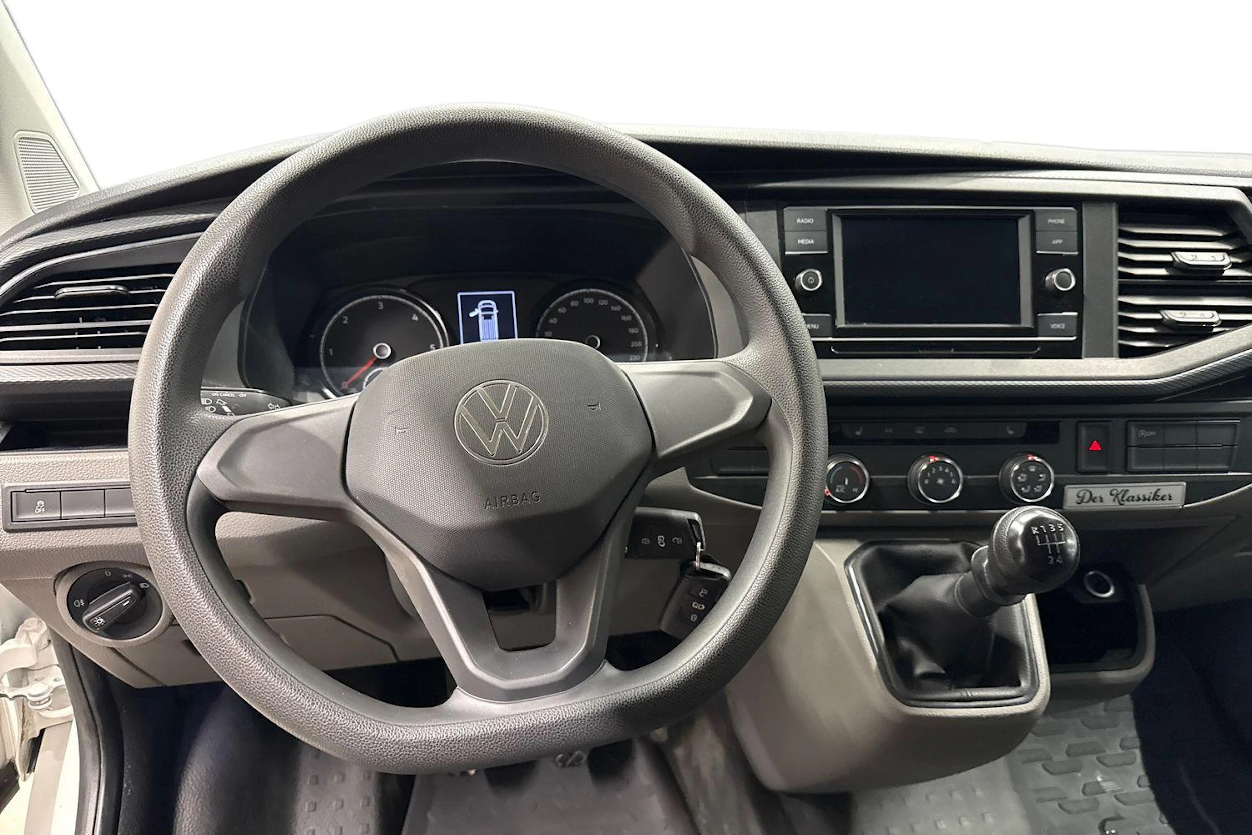 valkoinen Volkswagen Transporter 2024 kuva 9.