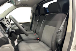 valkoinen Volkswagen Transporter 2024 kuva 8.