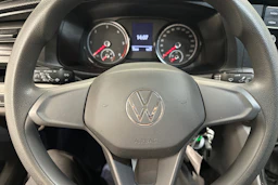 valkoinen Volkswagen Transporter 2024 kuva 11.