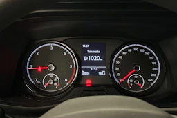 valkoinen Volkswagen Transporter 2024 kuva 12.