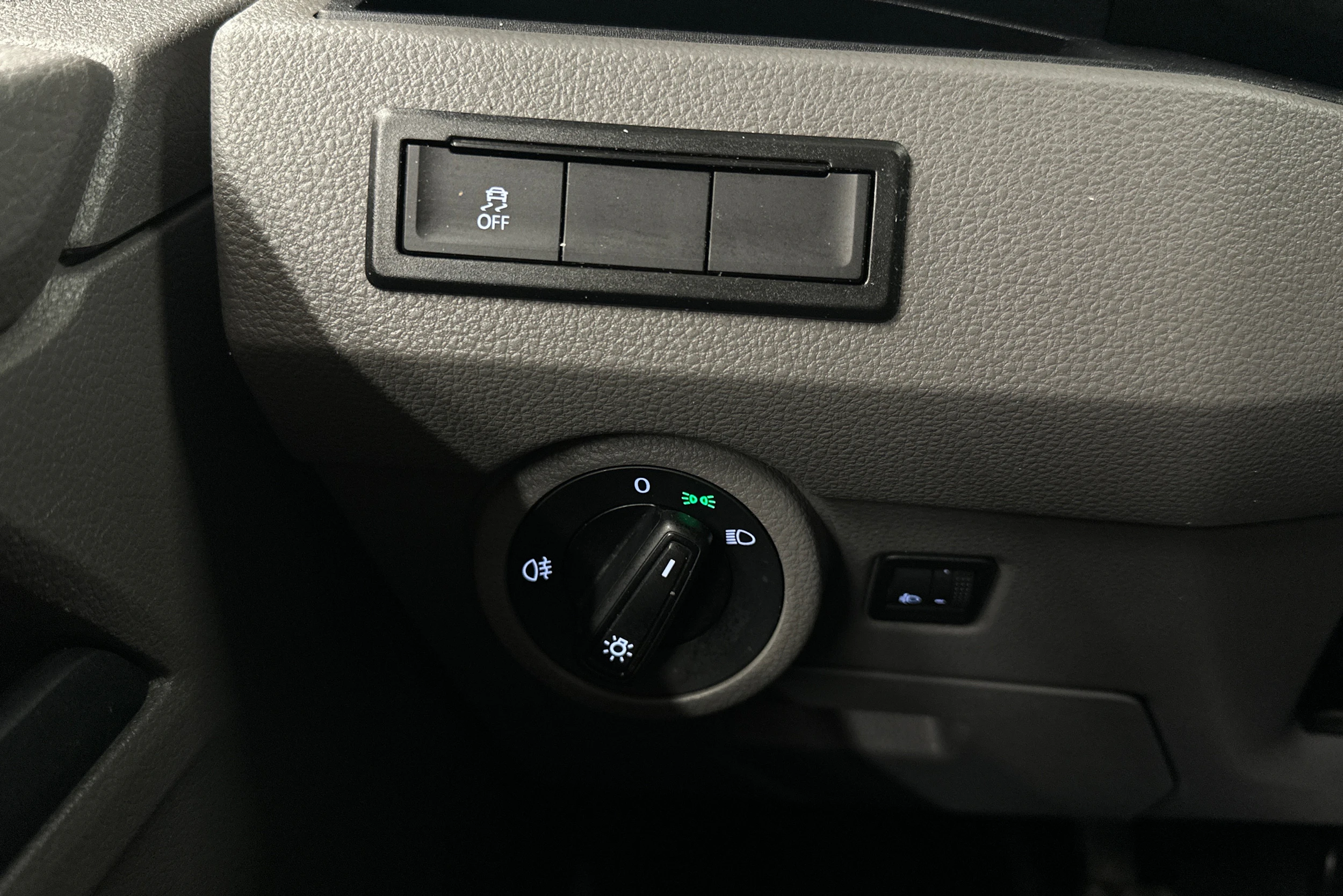 valkoinen Volkswagen Transporter 2024 kuva 14.