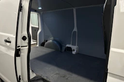 valkoinen Volkswagen Transporter 2024 kuva 25.