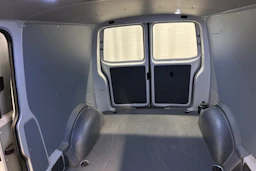 valkoinen Volkswagen Transporter 2024 kuva 26.