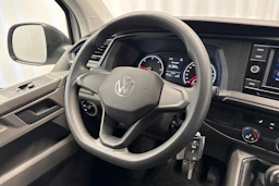 valkoinen Volkswagen Transporter 2024 kuva 13.