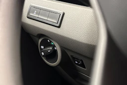 valkoinen Volkswagen Transporter 2024 kuva 24.