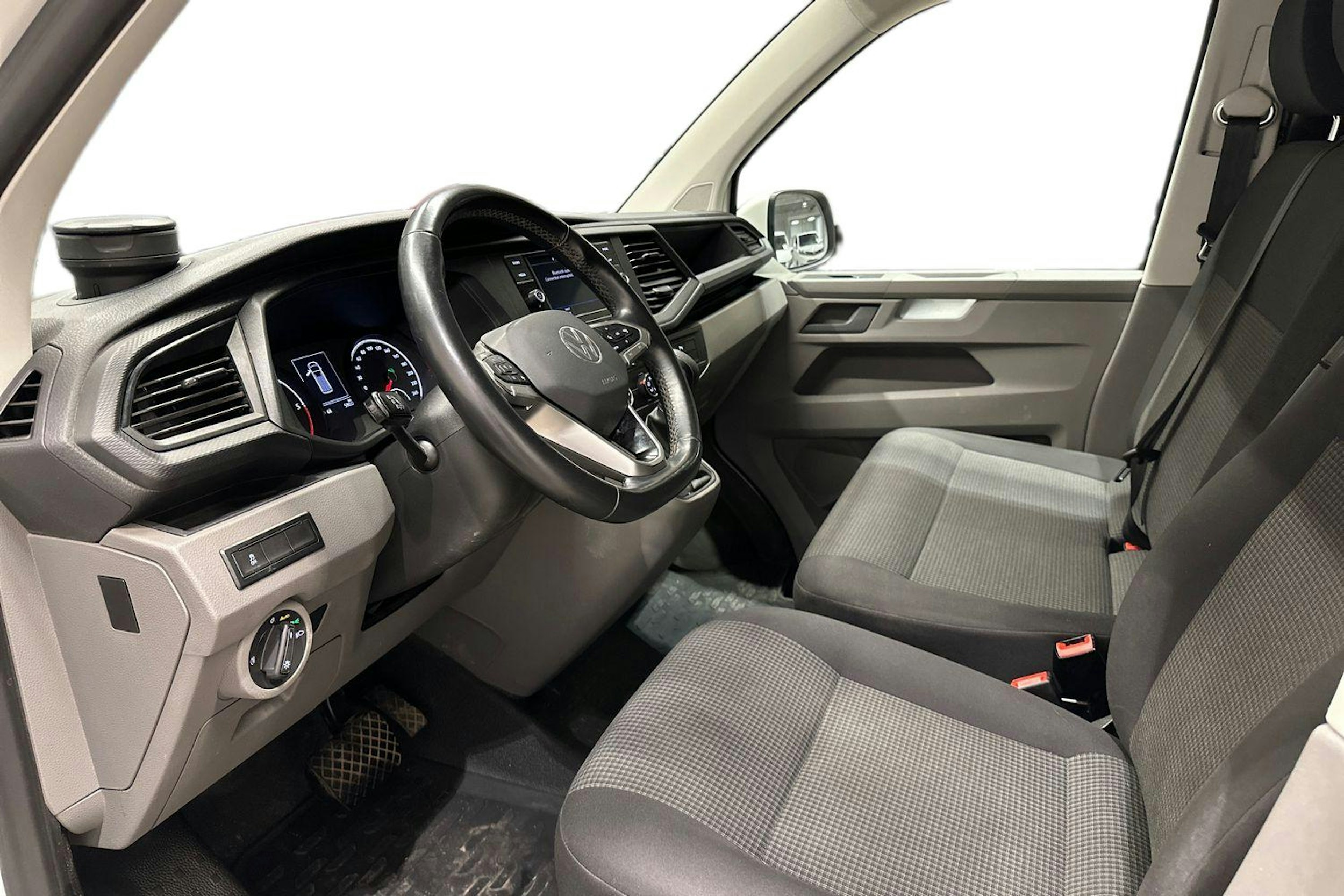 valkoinen Volkswagen Transporter 2024 kuva 8.